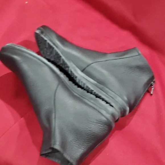 Arche Black Ankle Boots Sleek Minimalist Design