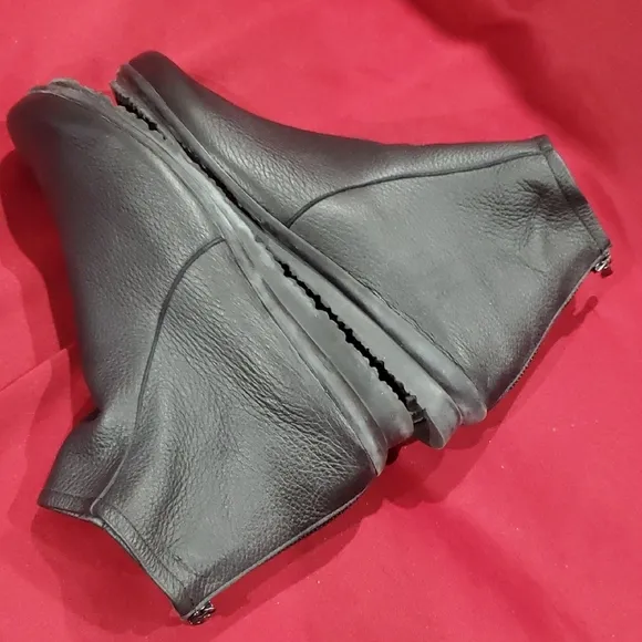 Arche Black Ankle Boots Sleek Minimalist Design