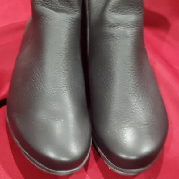 Arche Black Ankle Boots Sleek Minimalist Design