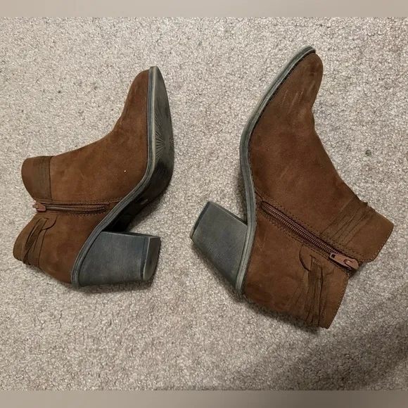 Arizona Jean Company brown suede heeled boots size 9M