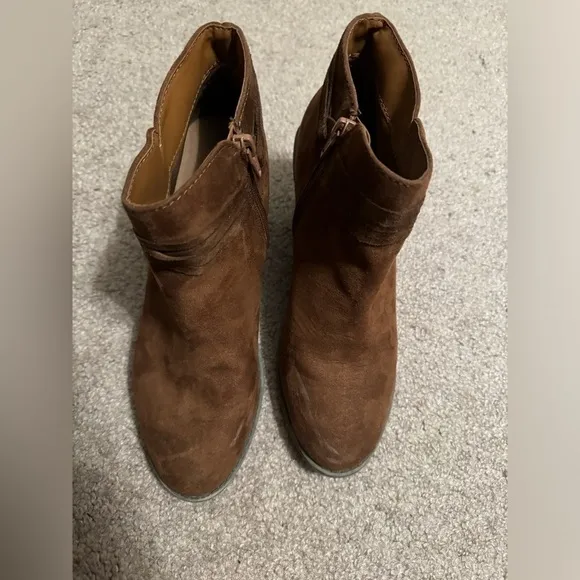 Arizona Jean Company brown suede heeled boots size 9M