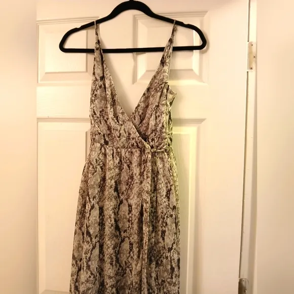 ASTR The Label Grey And White Snakeskin Maxi Wrap Tie Festival Dress-Small