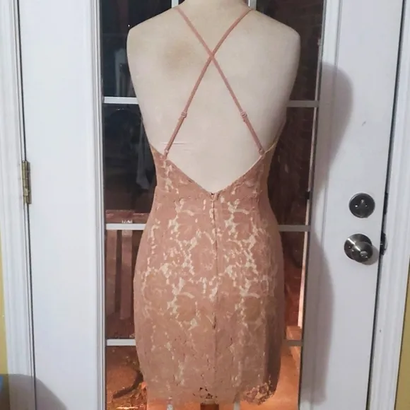 ASTR THE LABEL THE LACE MIDI DRESS/BACKLESS/CRISS CROSS ADJUSTABLE STRAPS