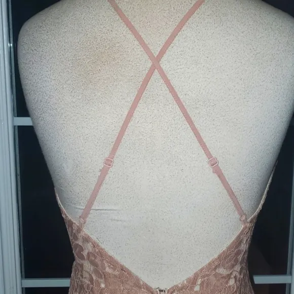 ASTR THE LABEL THE LACE MIDI DRESS/BACKLESS/CRISS CROSS ADJUSTABLE STRAPS