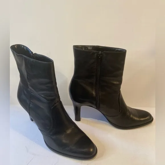 Audrey Brooke~Black Leather Heeled Ankle Boots~Inside Zipper Closure~Size 10M
