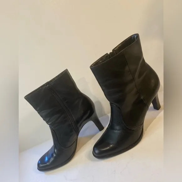 Audrey Brooke~Black Leather Heeled Ankle Boots~Inside Zipper Closure~Size 10M