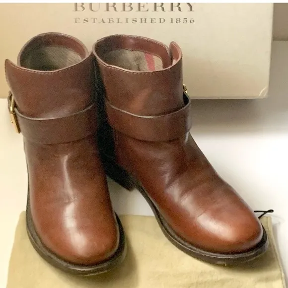 Authentic Burberry brown leather Ankle Boots with box and dust bag