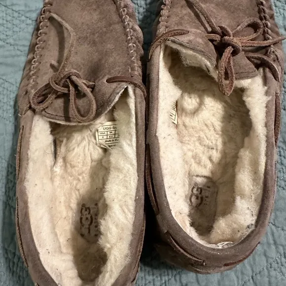 Authentic Suede UGG mocha Sherpa-lined women’s moccasins size 8