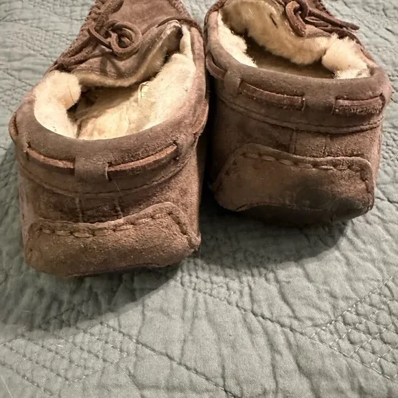 Authentic Suede UGG mocha Sherpa-lined women’s moccasins size 8