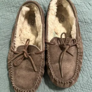 Authentic Suede UGG mocha Sherpa-lined women’s moccasins size 8