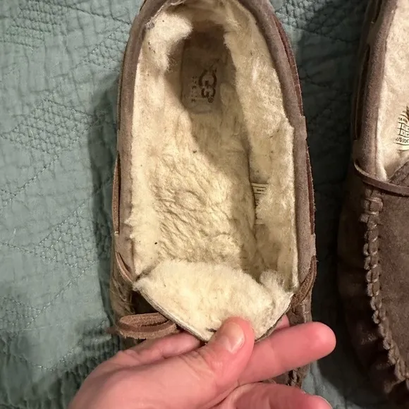 Authentic Suede UGG mocha Sherpa-lined women’s moccasins size 8