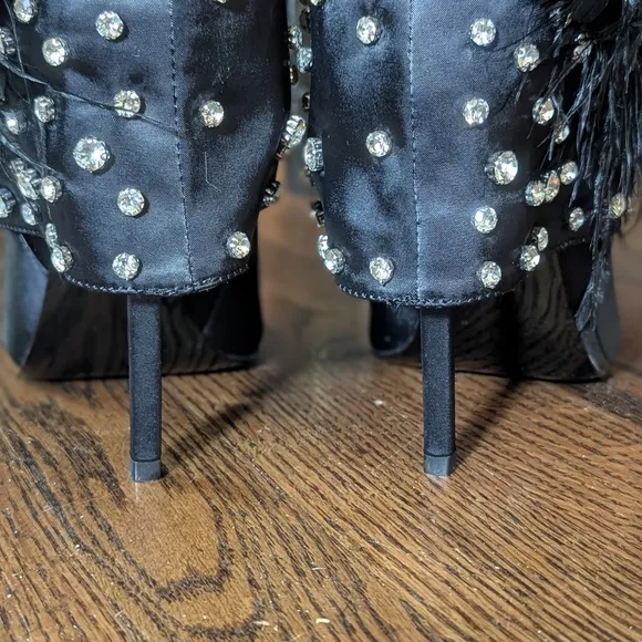 Azalea Wang Black Studded Heeled Boots  Flower Accent 7.5 Fancy NEW w/Box