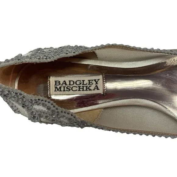 Badgley Mischka Gigi Flat Ivory Satin Pointy Toe Jewel Embellishments Size 7.5
