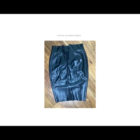Bailey 44 Black Faux Leather Skirt sz Small