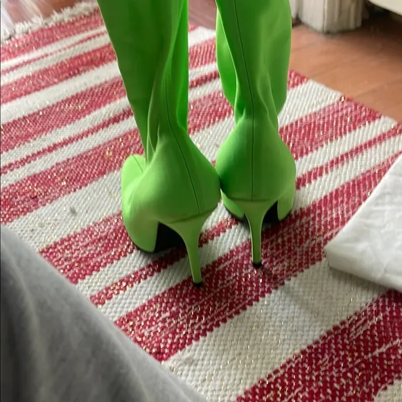 Balenciaga Green Heeled Boots Sleek and Modern