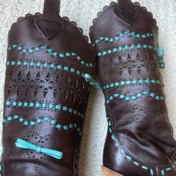 BCBG Max Azria Brown Heeled Leather Western Boots Size 6