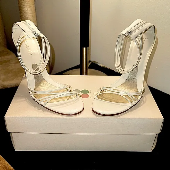 BCBGMaxAzria White Strappy Heels w/ Zip-up Heel and Ankle Wrap Sz 7.5