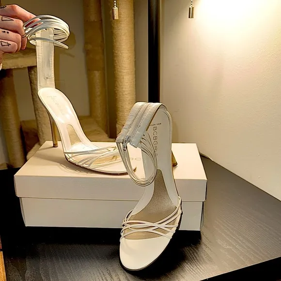 BCBGMaxAzria White Strappy Heels w/ Zip-up Heel and Ankle Wrap Sz 7.5