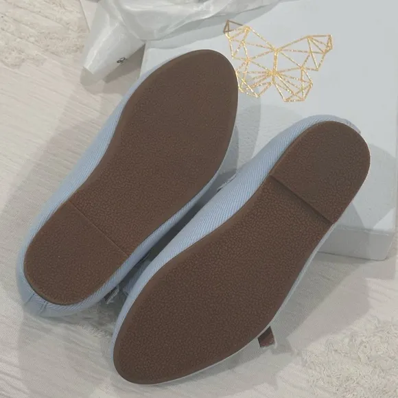Beautiful shoes for special occasions! Like new only worn for pictures