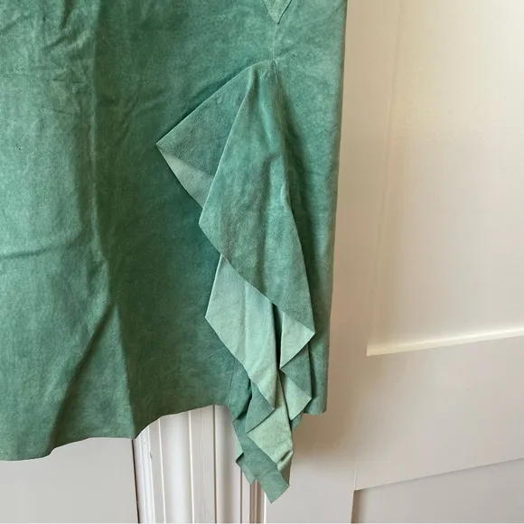 Bebe Vintage Suede Ruffle Slit Knee Length Skirt Mint Green Sz 4