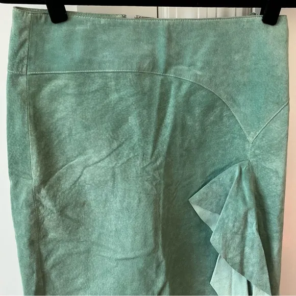 Bebe Vintage Suede Ruffle Slit Knee Length Skirt Mint Green Sz 4