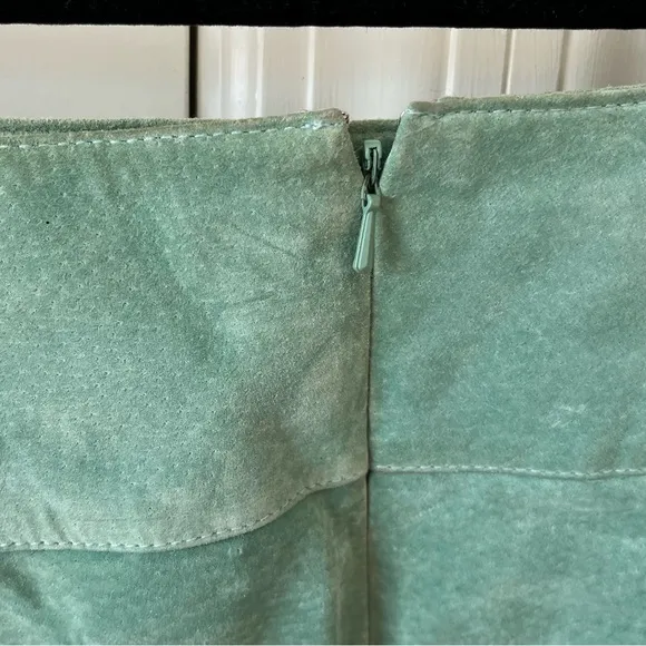 Bebe Vintage Suede Ruffle Slit Knee Length Skirt Mint Green Sz 4