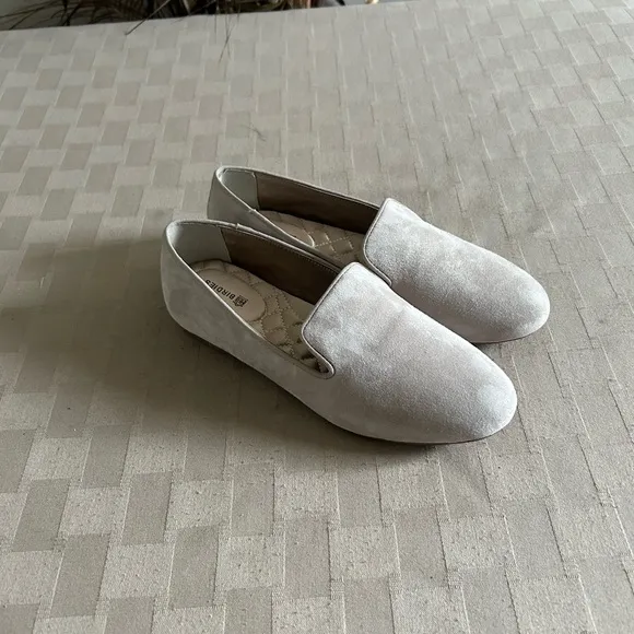 Birdies The Starling Suede Flats in Stone