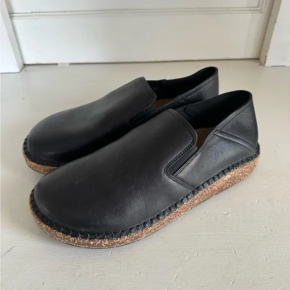 Birkenstock women’s Callan black leather slip on flats size 37 (US ladies 6).