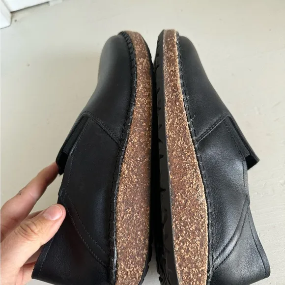 Birkenstock women’s Callan black leather slip on flats size 37 (US ladies 6).
