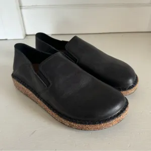 Birkenstock women’s Callan black leather slip on flats size 37 (US ladies 6).