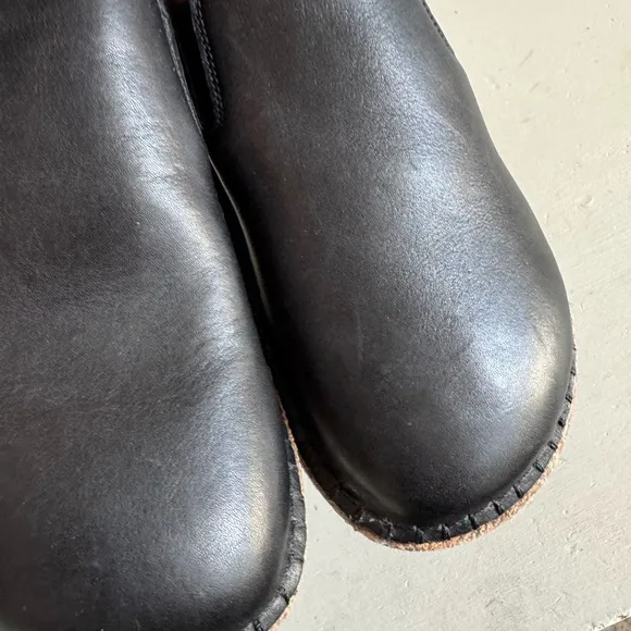 Birkenstock women’s Callan black leather slip on flats size 37 (US ladies 6).