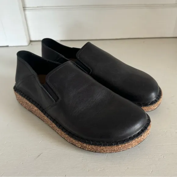 Birkenstock women’s Callan black leather slip on flats size 37 (US ladies 6).