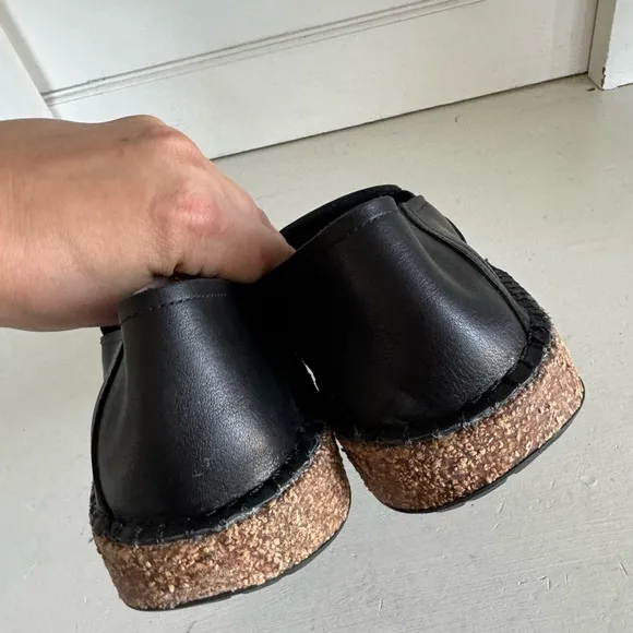 Birkenstock women’s Callan black leather slip on flats size 37 (US ladies 6).