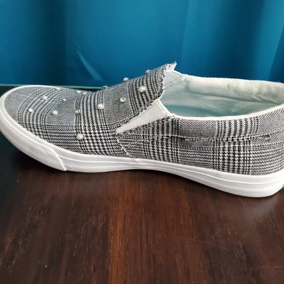 Black &amp; White BLOWFISH Canvas shoes W/Pearl &amp; Crystal details Size 8