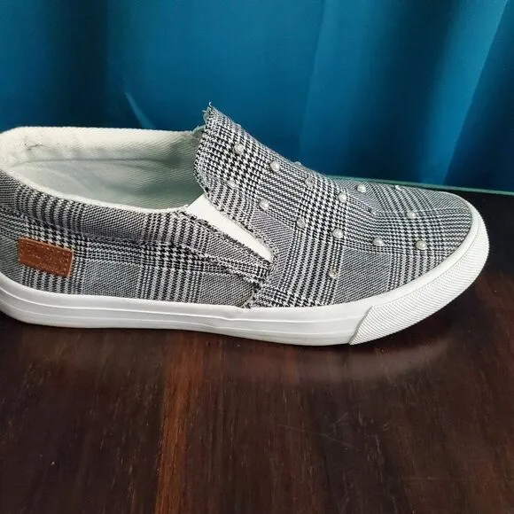Black &amp; White BLOWFISH Canvas shoes W/Pearl &amp; Crystal details Size 8