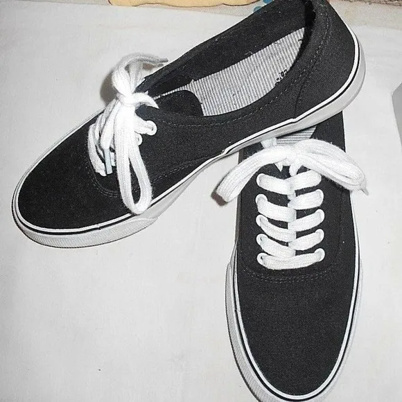 Black Canvas Lace-Up Tennis Shoes