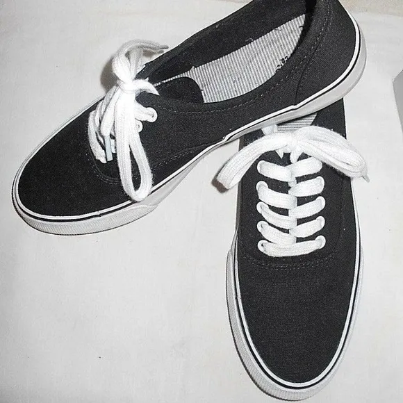 Black Canvas Lace-Up Tennis Shoes