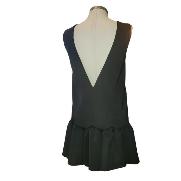 Black Mini Dress Deep V Scalloped Ruffled Edge Size 12 Jj3397