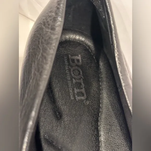 Born black flats with a bow and toe cleavage