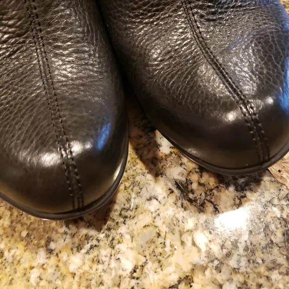 Born Black Pebbled Leather Ankle Heeled Boots Size 9.5