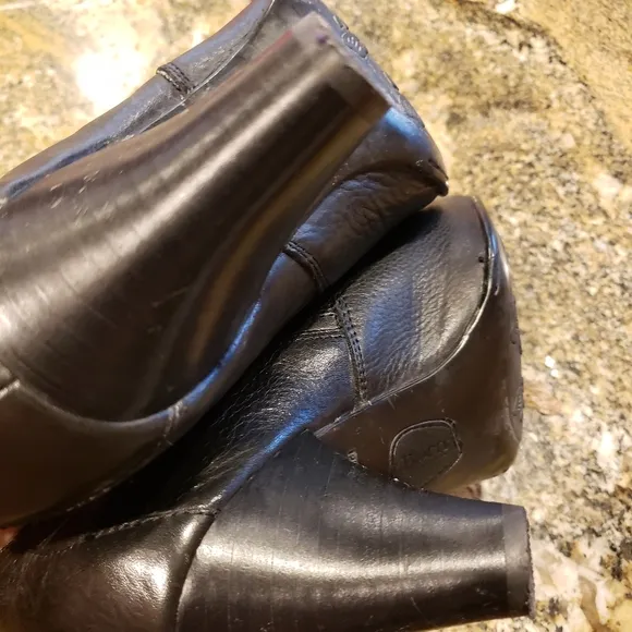 Born Black Pebbled Leather Ankle Heeled Boots Size 9.5