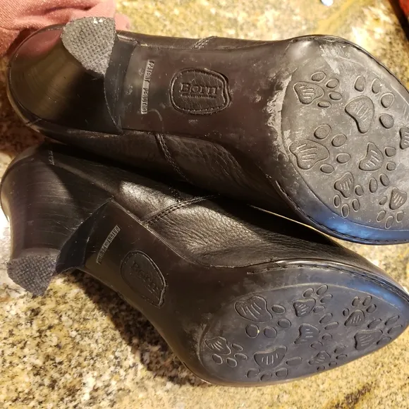 Born Black Pebbled Leather Ankle Heeled Boots Size 9.5