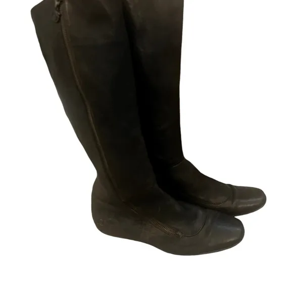 Born Brown Leather KneeHigh Tall Flat Riding Boots Size 8.5