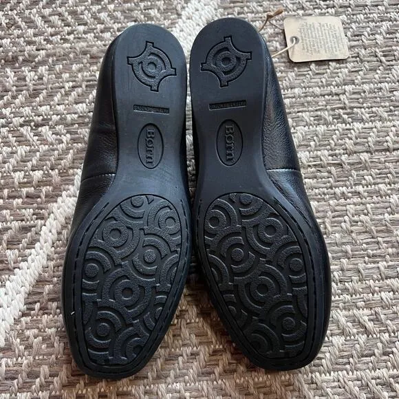 Born Leather Flats Sz 6M