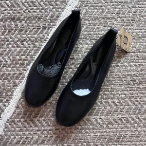 Born Leather Flats Sz 6M