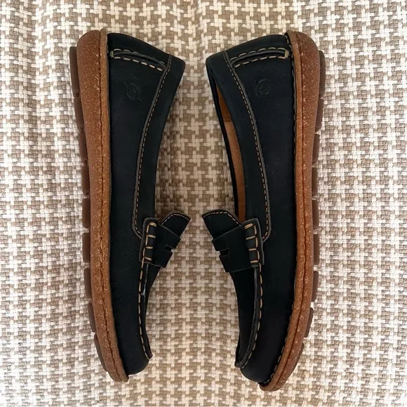 Born Nerina Leather Boat Shoe Penny Loafer Rubber Soles Women’s 8.5 Dark Navy