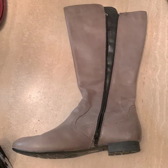 BORN Tall Leather Italian boots, flat heel, leather buttons. Taupe. 9 EUC