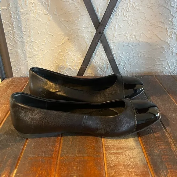 Born Women’s Britta Black Patent Leather/Leather Flats Size 8.5