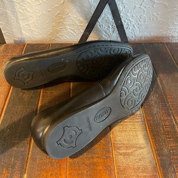 Born Women’s Britta Black Patent Leather/Leather Flats Size 8.5