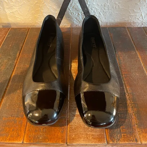 Born Women’s Britta Black Patent Leather/Leather Flats Size 8.5